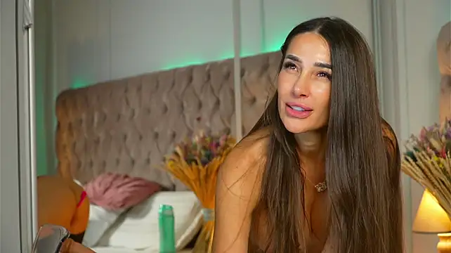 Miriam_fox - Top Off & Spit Boobs