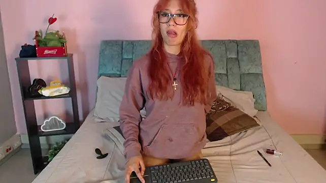 SuriEverly - show your little boobs