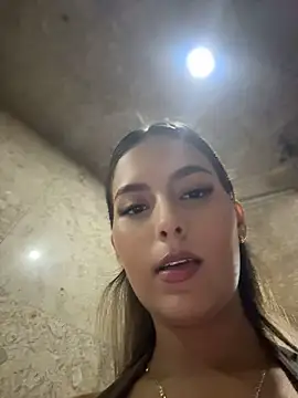 Valeria-escobar - FUCK ME IN THE SHOPPING CENTER LOBBIE