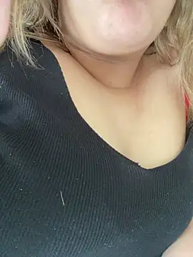 Yassminsexy22 - في بول و إهانة ف خاص