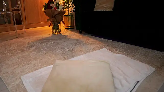 AshleySinn - Slip a finger inside me