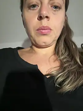 Ladywithbigass - double penetration to cum on u