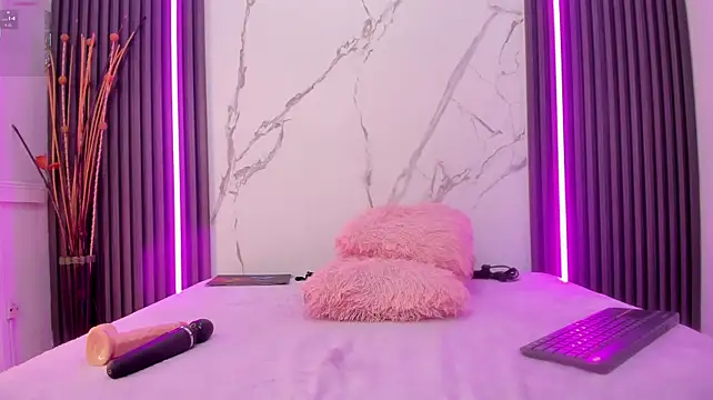 Petite_phoenix - Naked