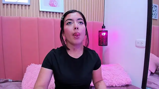 Abril_adams_