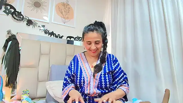 _Marcela__ - play with my domi on my clit 🔥