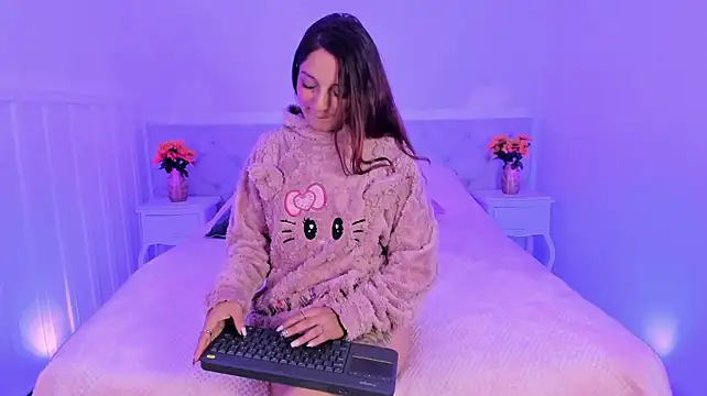 Sara01_gh - Take off my sweater, sexy lingerie😏