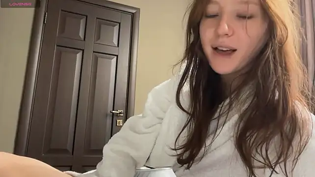 FlaviaDevost - Show my sexy ass lower shorts