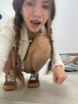 FlashTitsRoyal - FINGER IN PUSSY