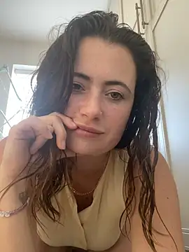 Brunette_Milf_MayaX - Let’s see if we can smash this 💕