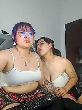 Liily_Foxxy - We masturbate while we kiss 😈