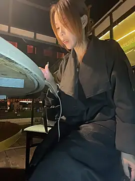 Luck6688 - 挑战露天火锅店❤️戴乳夹裸上半身