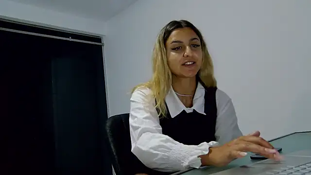NicolePlay - last tipper get my toy control 20 min