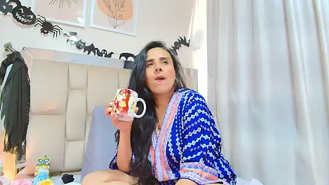_Marcela__ - play with my domi on my clit 🔥
