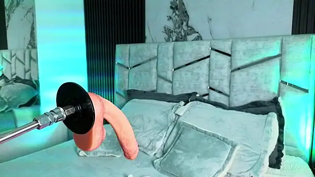 Saraahfontaine - drool and show boobs