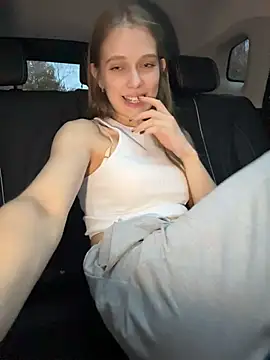 CutieShy - OFF my TOP+show BOOBS on the CAR