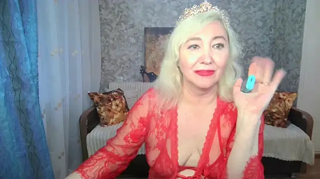 LadyKriss - spread your legs on the sofa where