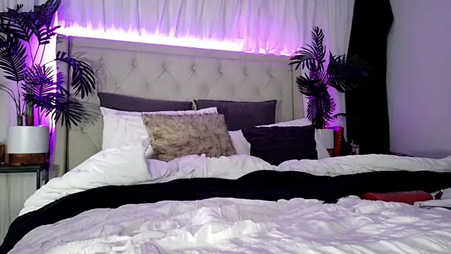 Keelieuncensored - Ride dildo 👀👀