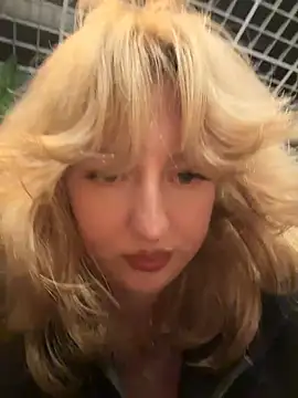RonnieKiss - Completely naked