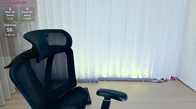 Suki-999 - 白富美家中破产下海、肥乳粉穴,反差拉满,全裸吸奶器双洞齐塞 国王控制5分钟