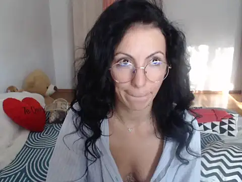 Emmatoo - show pussy