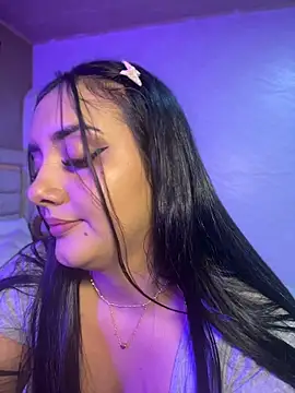 Amaliadaltonn - completely naked and covered in oil 😈🔥