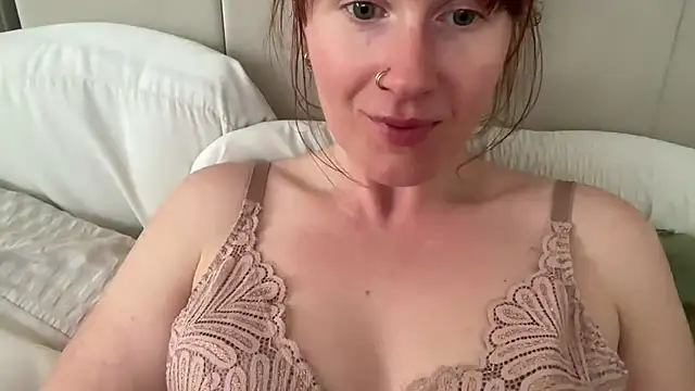 Redheadrosie69 - butt plug in ass