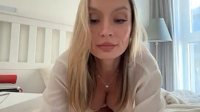 Look_into_my_eyes - play with mt naked boobs for 5 min