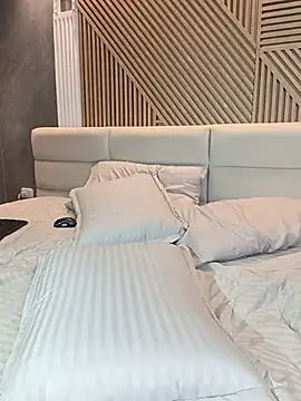 Inaya_khalifaa - 4 legs