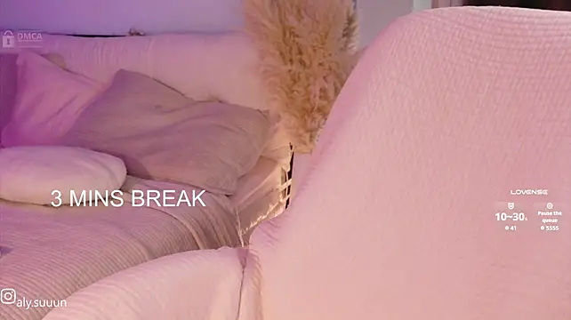 Alysuuun - Ride on dildo in my tight pussy