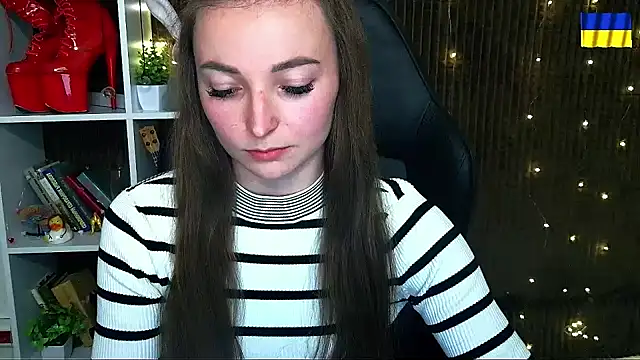 _Barbie_Kiss_ - FLASH TITS