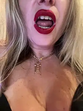 Kittenforyou - undress me