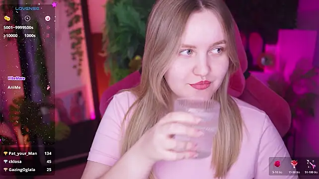 KellyPoter - Stick out your tongue and lick your lips