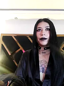 SusanVilla - GODDESS 👑 lick her fingers up close