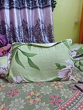 Sony-Model - Dildo in pussy