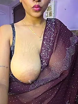 Curvy_BabyGirl - First Day, First Show!