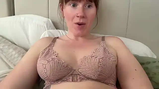 Redheadrosie69 - butt plug in ass