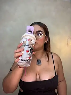 Tiny_Gray - full nude and rub pussy