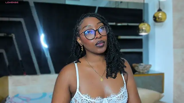 YallianaBrooks - Take off your bra🙈