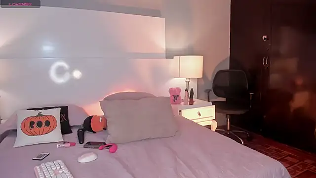 Emily_robertss1 - control hush in ass