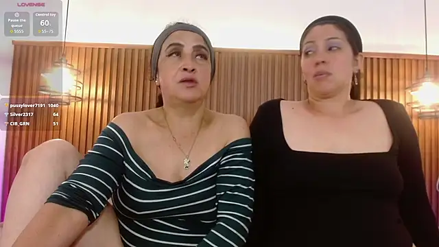 AnnytayIris69 - Put oil on my breasts