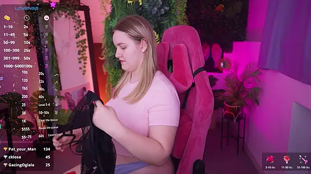 KellyPoter - Stick out your tongue and lick your lips
