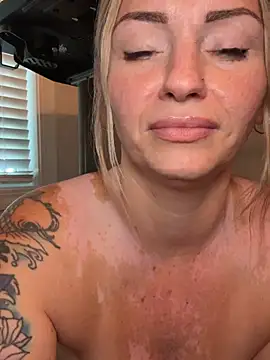 MaggieMayI - Go under bosses desk and suck cock