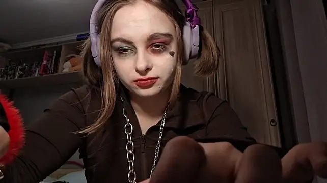 WoodPracice - do you wanna see my heels? 🦶
