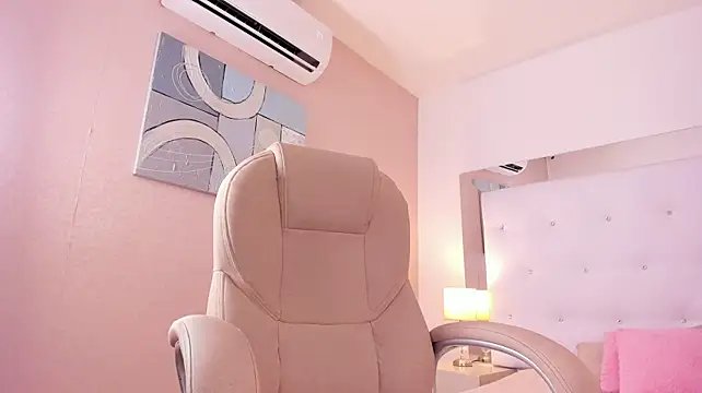 Nia_Turner - Spit boobs