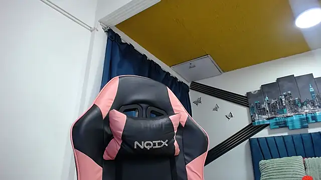 NahomyEvans - bouncing big boobs