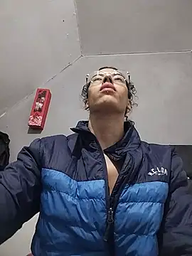 Pamelamiler__ - Show tits pinch nipples