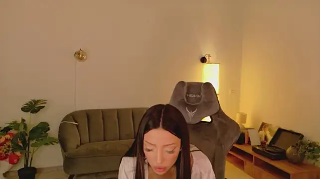 Tinapie - massage my tits close to cam 🍑