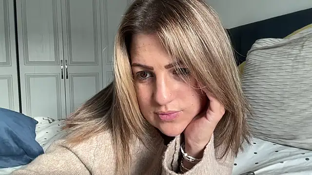MsBelleWarick - Top off + Boob Pic