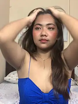 YaraSmith - flashing my boobs ang playing nipple😜💦