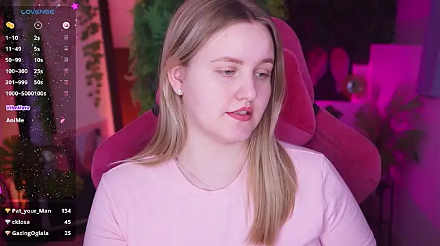 KellyPoter - Stick out your tongue and lick your lips